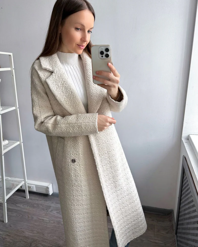 Пальто длинное молочное ажурное