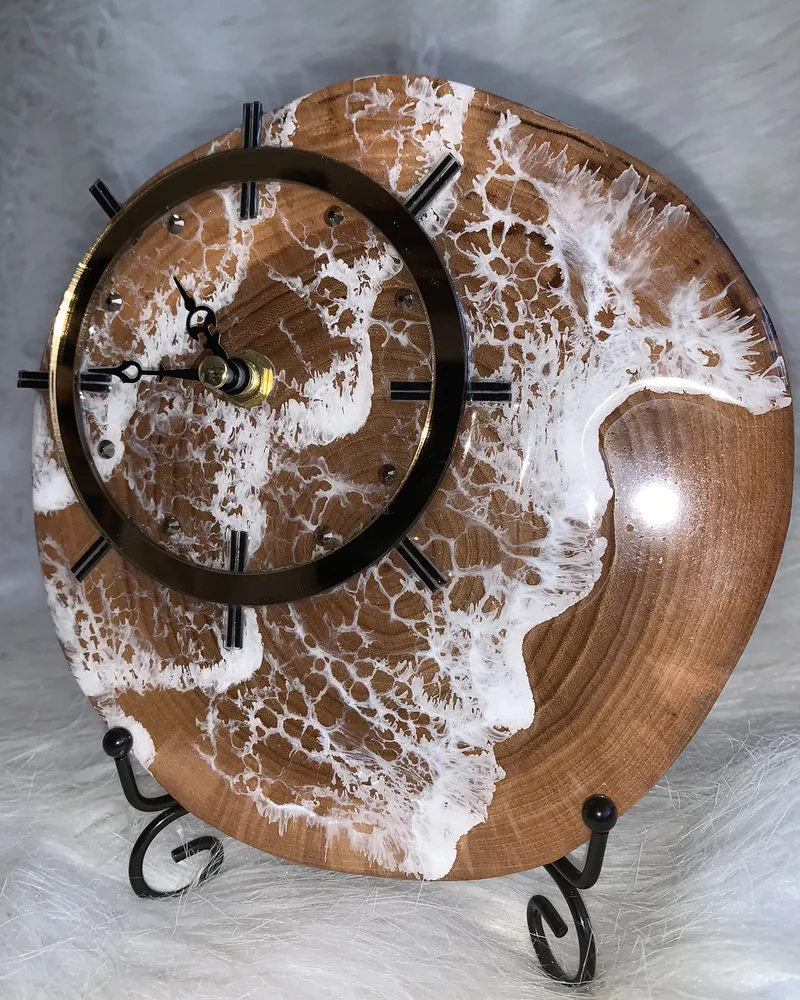 Часы настольные Морские бесшумные,18*18*1,2см, карагач, подставка, ручная работа — Морские