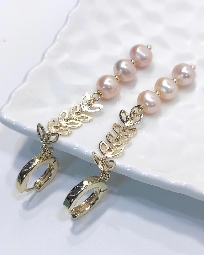 Серьги с розовым жемчугом на цепочках