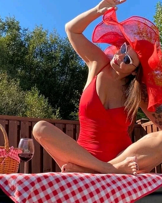 Red шляпа летняя