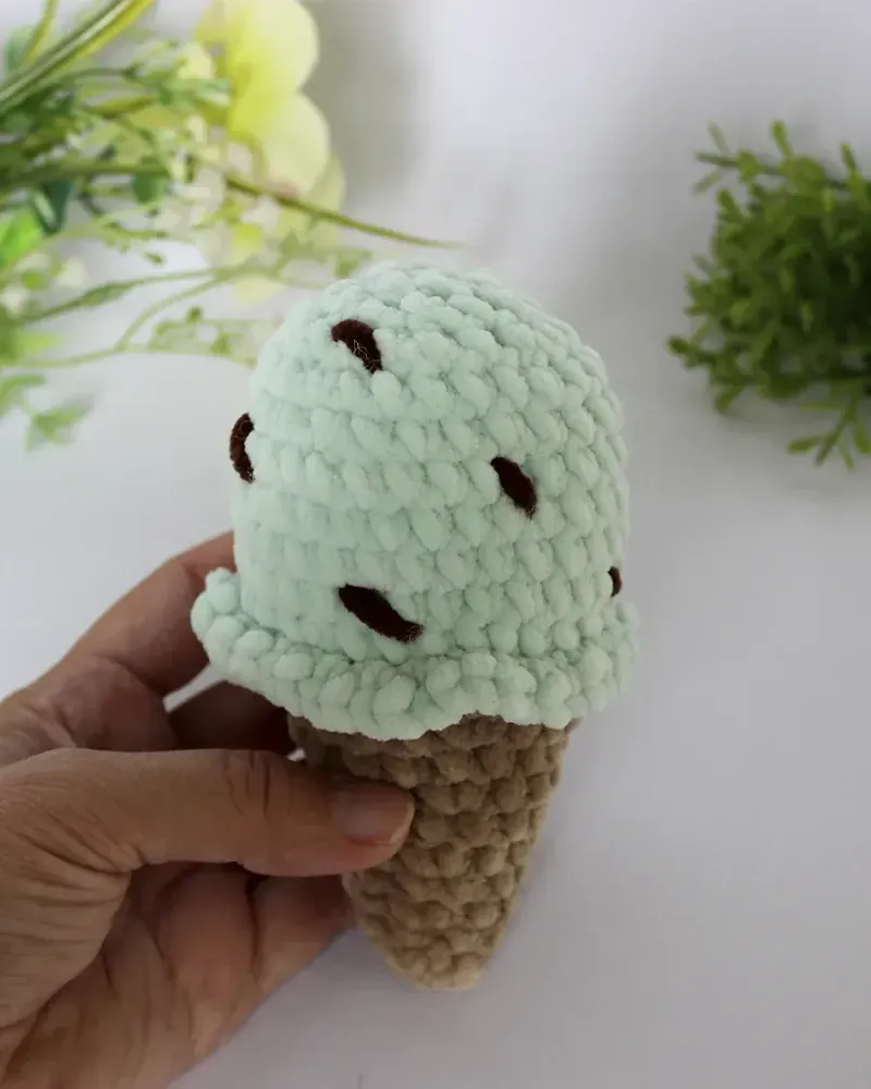 Мягкая вязаная игрушка «Мороженое» плюшевое — Бежевый и зеленый