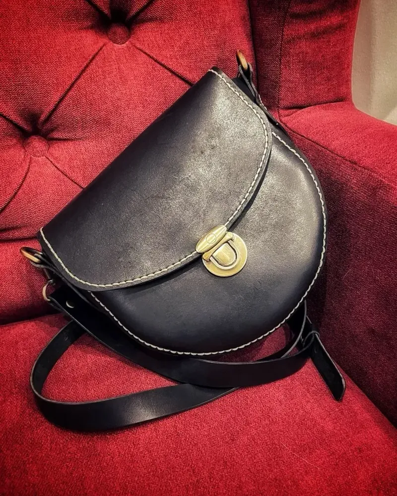 Сумка crossbody из чёрной кожи через плечо — Чёрный