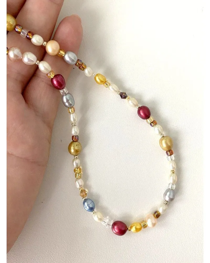 Колье из тонированного жемчуга — многоцветное, с бусинами Swarovski