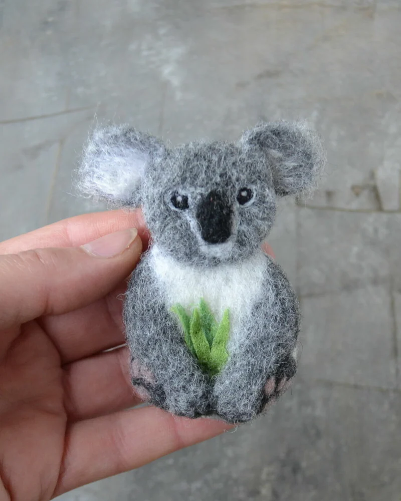 Валяная брошь Коала