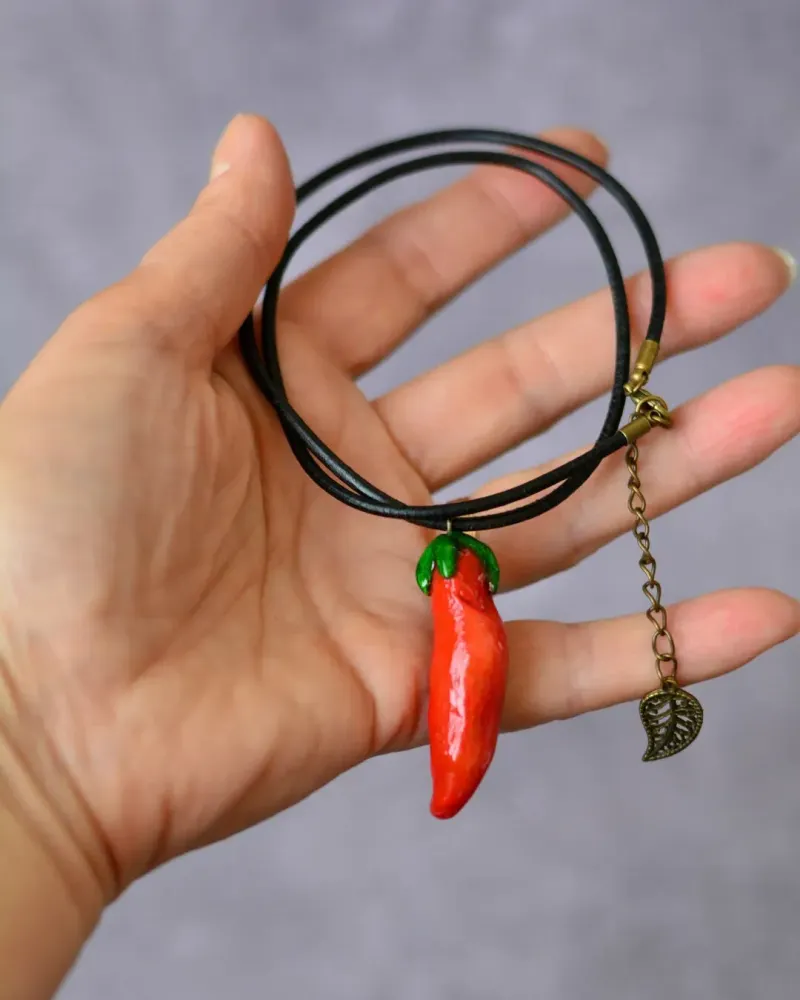 Красный перчик Кулон из глины кожи яркое натуралистичное