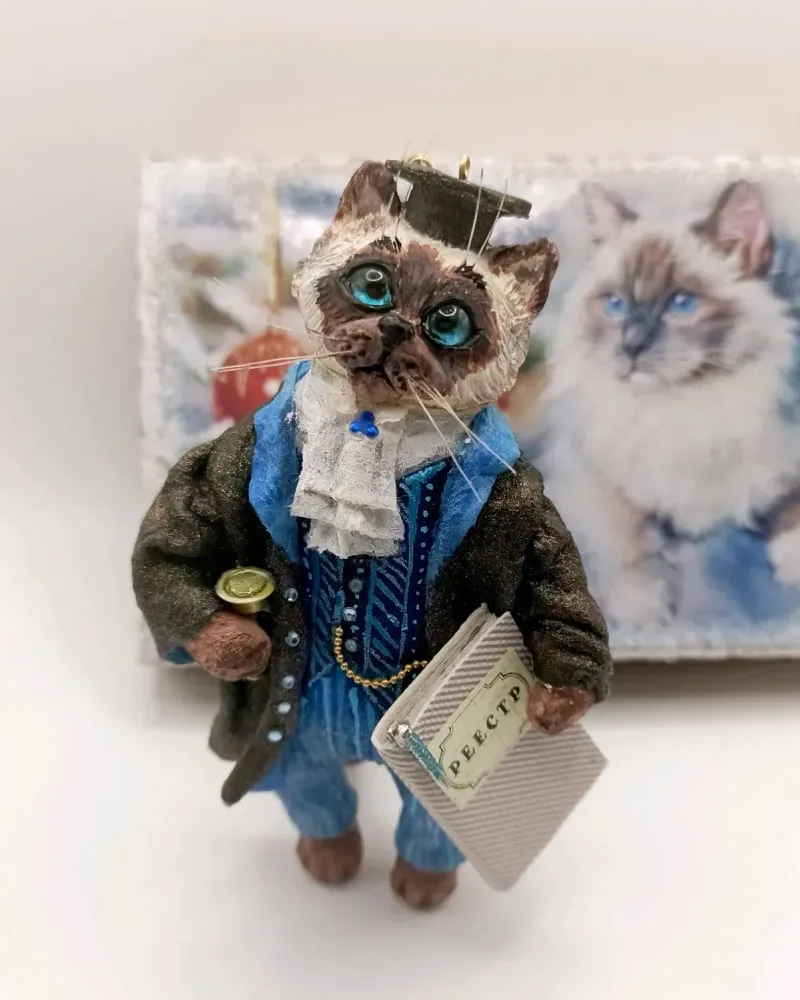 Ватная игрушка «Кот юрист» — Высота 11-13 см