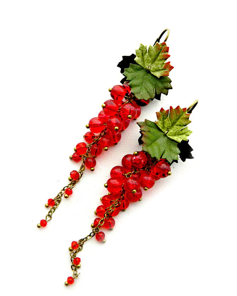 Серьги грозди из кожи, замши и бусин Красная смородина длинные