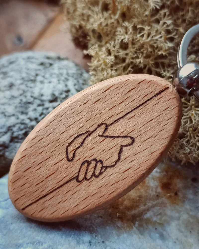 Брелок из бука
