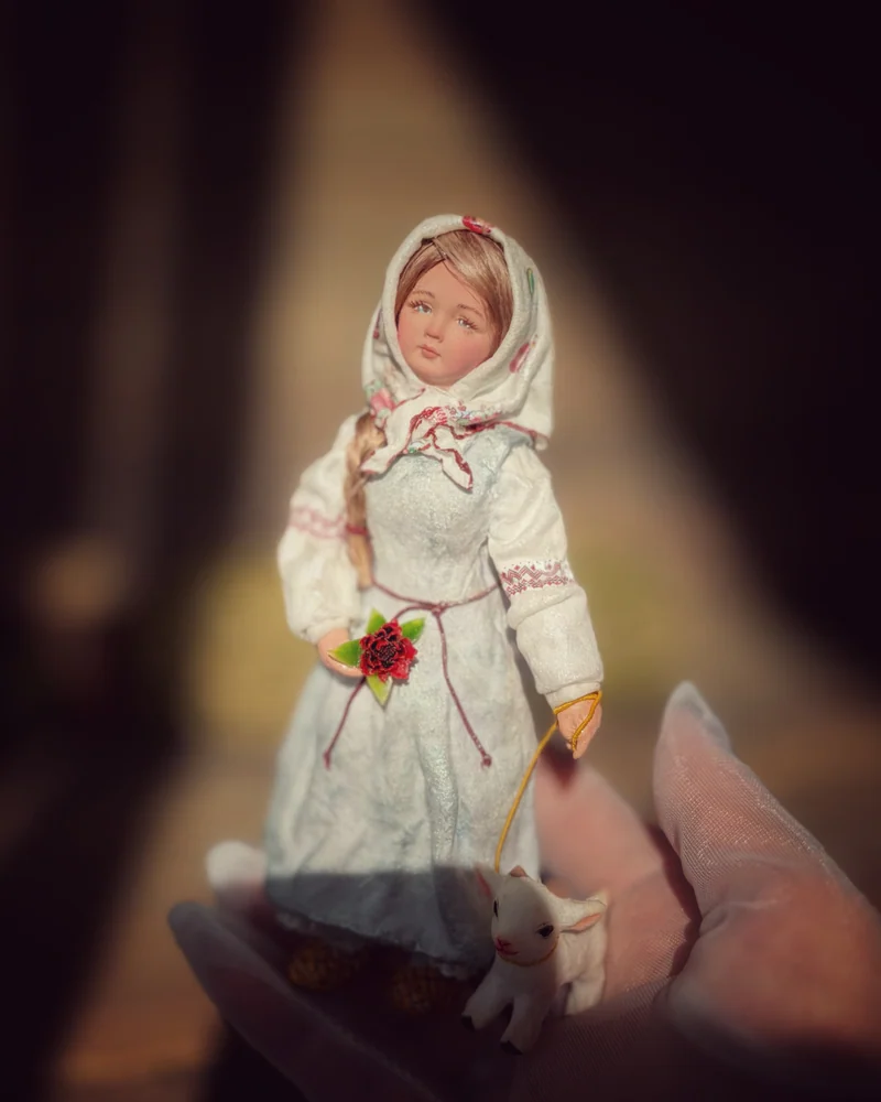 Сестрица Алёнушка и братец Иванушка в красном наряде