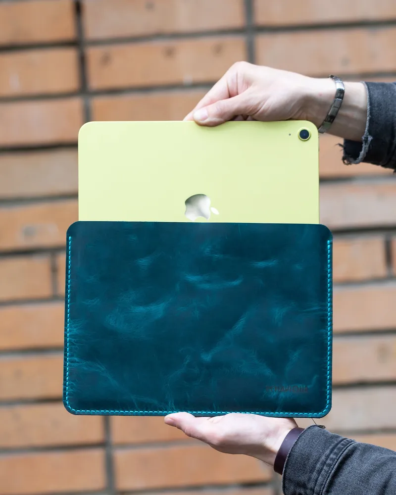 Кожаный чехол для iPad горизонтальный — Морская волна