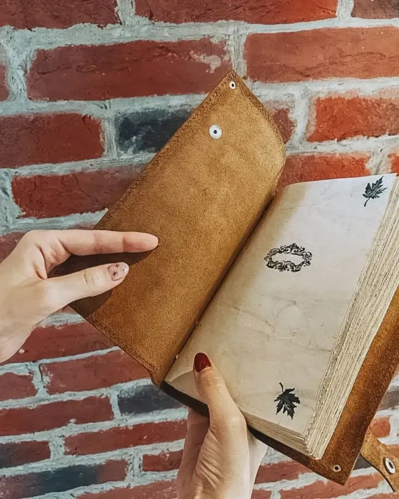 Книга Теней Альбом из кожи — Основной