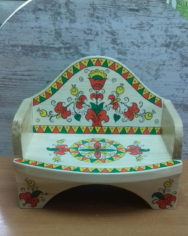 Диванчик для любимой куклы