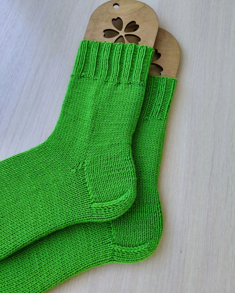 Зелёные яркие вязаные носки шерстяные Базовая коллекция RussianSocks — Зеленые носки