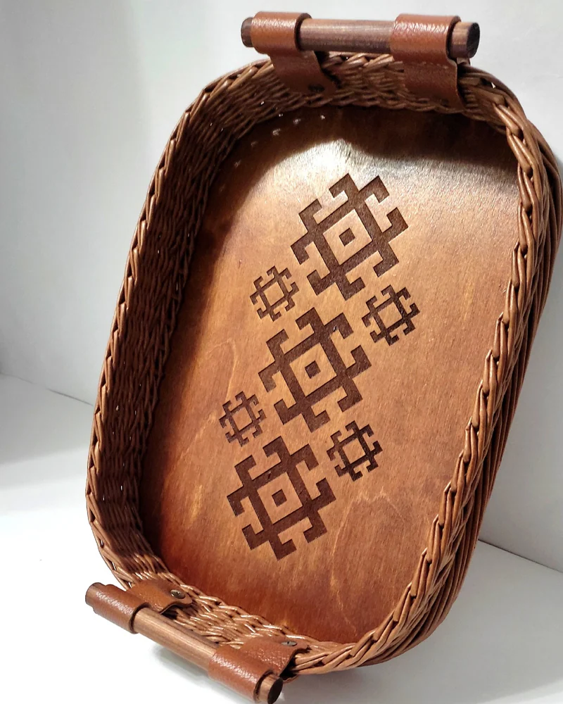 Поднос с башкирским орнаментом