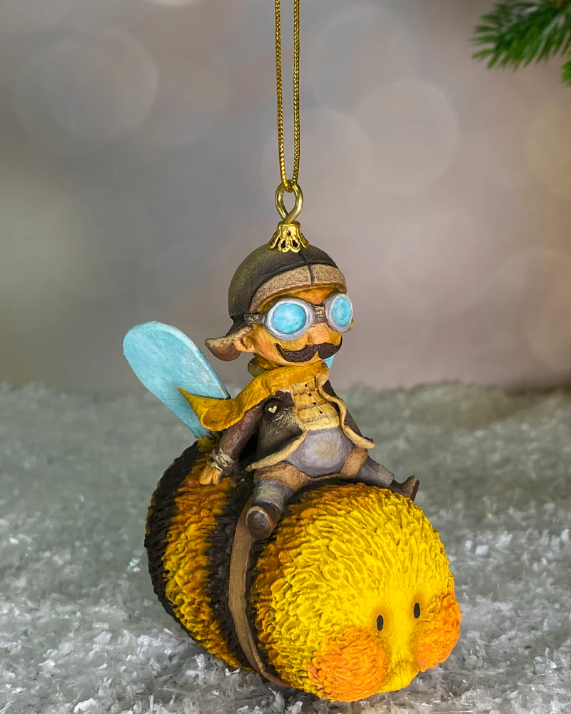 Ёлочная игрушка «Авиатор на пчеле»
