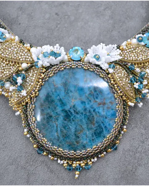Авторское колье с бразильским апатитом и Swarovski