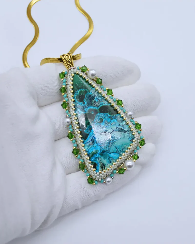 Кулон ручной работы с хризоколлой и Swarovski
