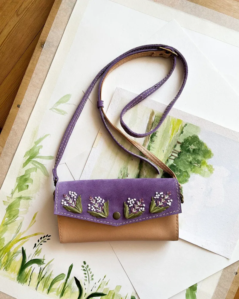 Кошелёк-клатч с ручной вышивкой, сиреневый