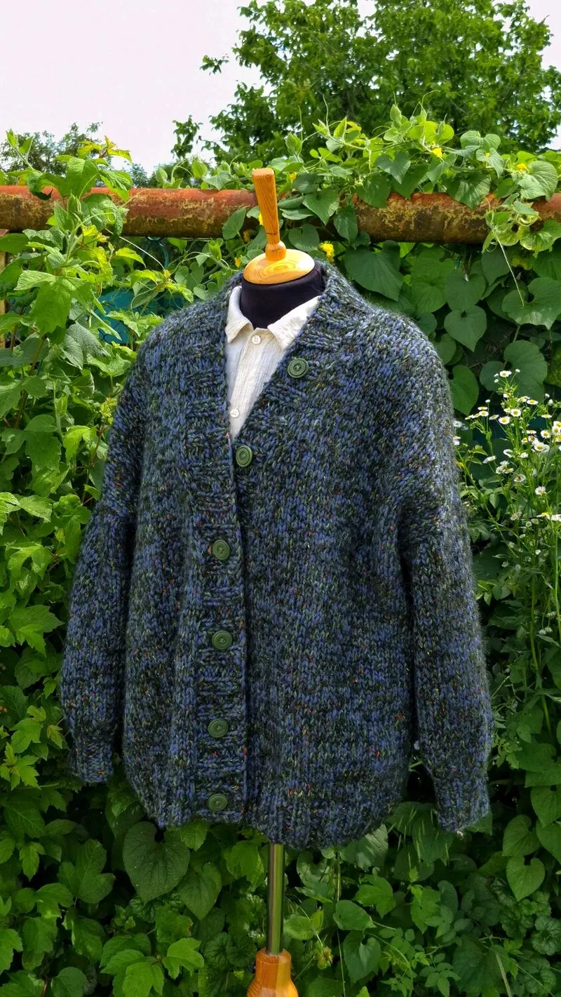 Короткий кардиган ручной вязки