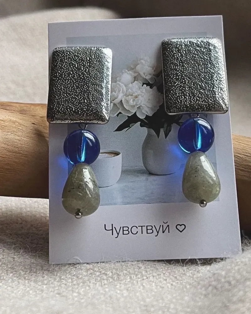 Серьги из лабрадорита и ювелирного стекла