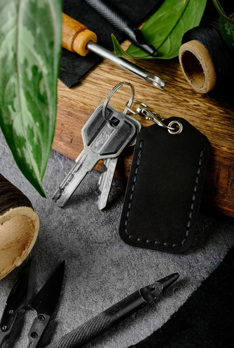 Брелок-чехол для ключей из натуральной кожи HELFORD Smart чёрный