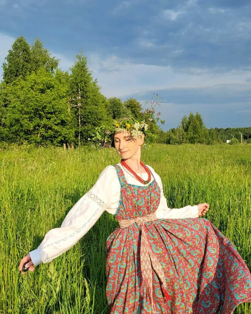 Блузка льняная с кружевом, белая