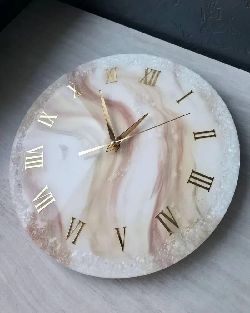 Настенные часы 35 см х 35 см бежевый