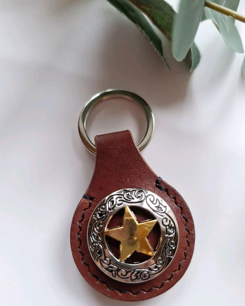 Брелок из натуральной кожи