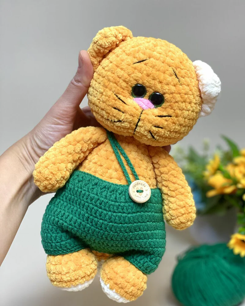 Вязаный оранжевый котик амигуруми