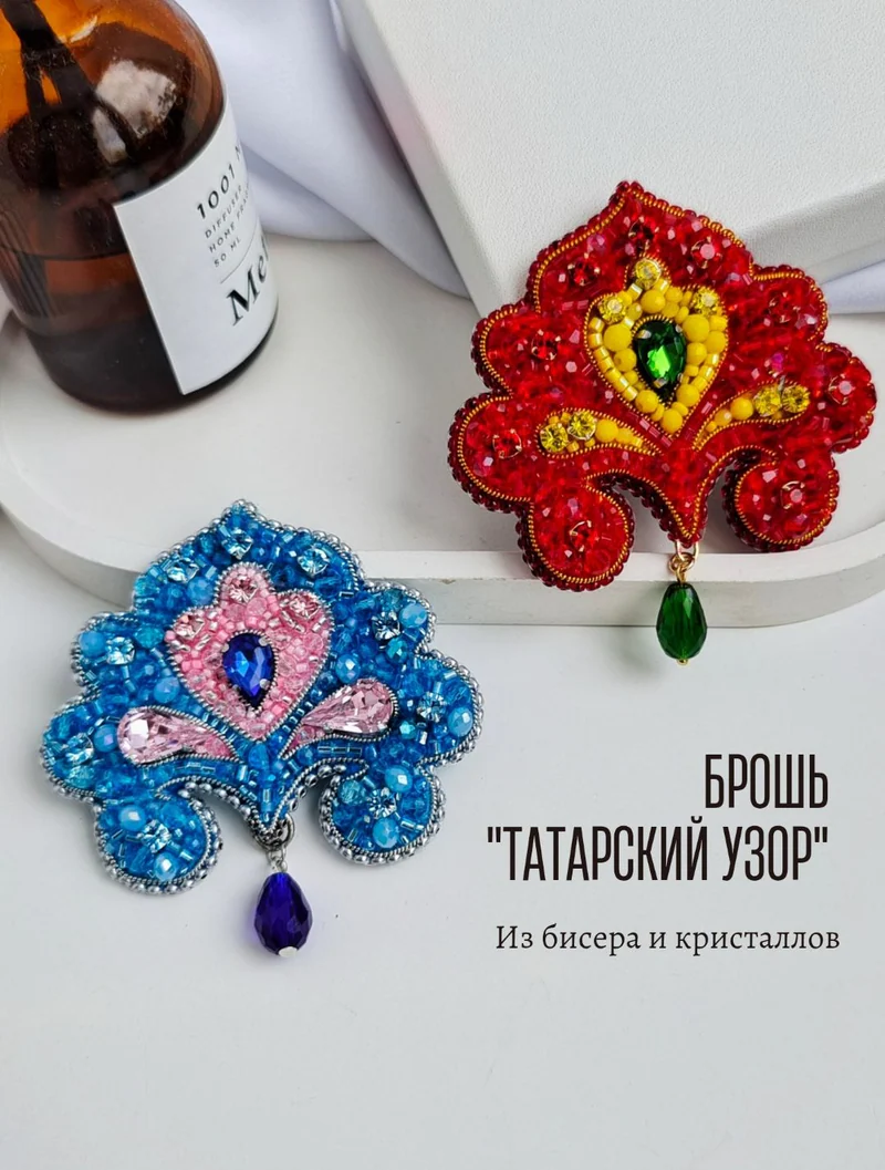 Брошь с татарским орнаментом из бисера и кристаллов
