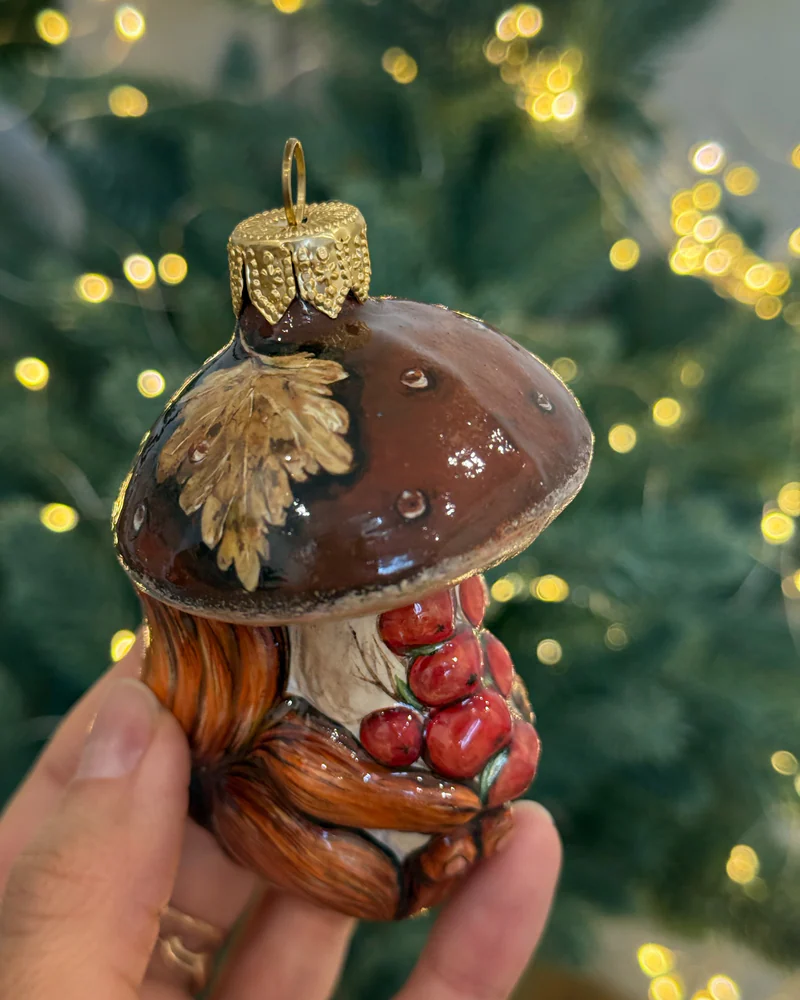 Коричневая новогодняя игрушка «Бельчонок»