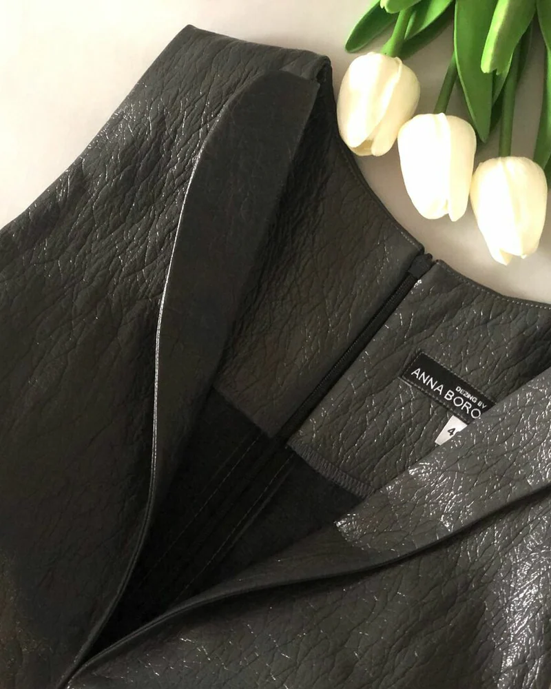 Платье футляр Одри серое из эко-кожи