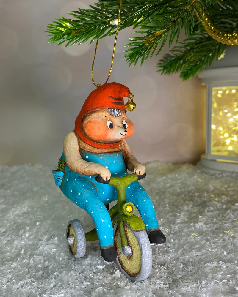Ёлочная игрушка «Ежик на велосипеде»