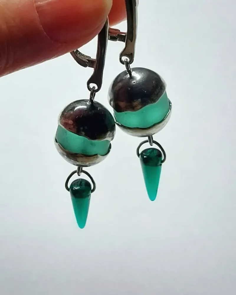 Серьги зелёные из стекла и нейзильбера — Основной