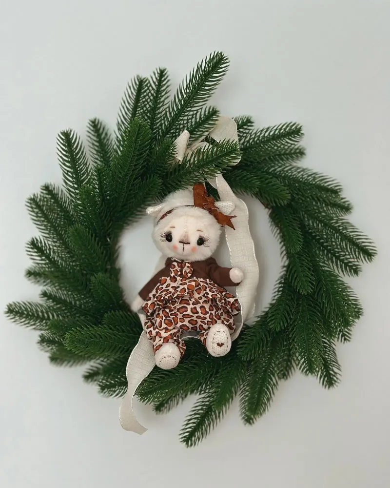 Белая кошечка, 18 см