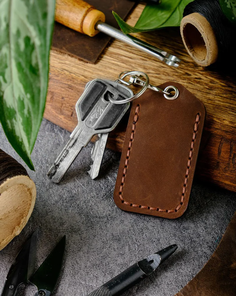 Брелок-чехол для ключей из натуральной кожи HELFORD Smart коричневый
