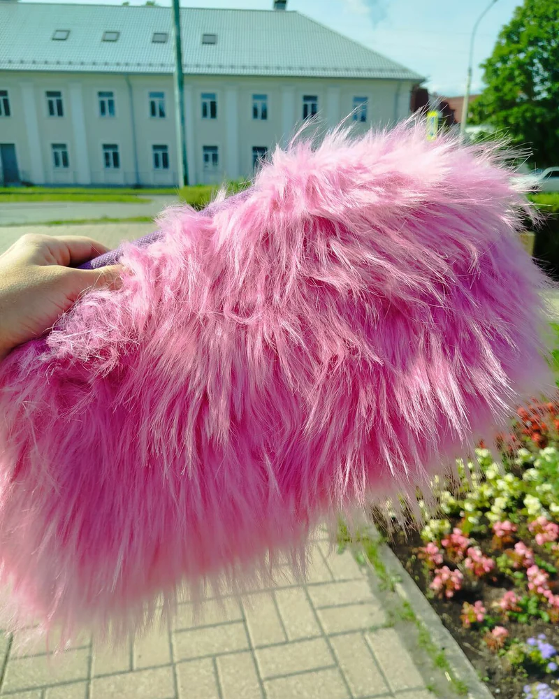 Лохматый клатч из меха на фермуаре — Розовый