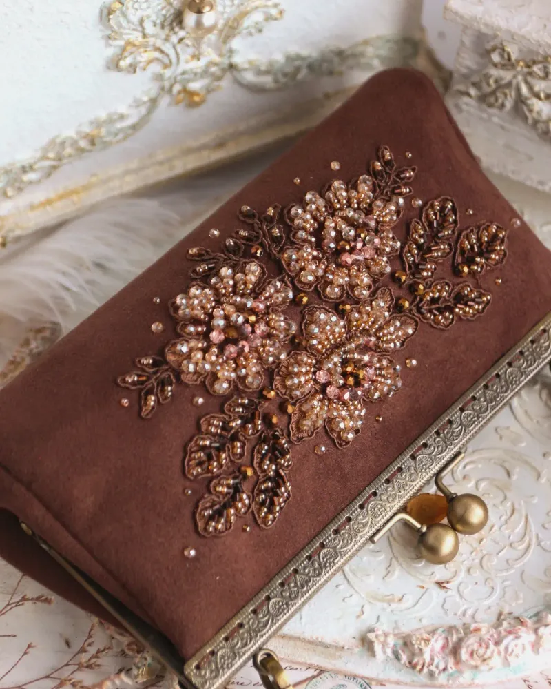 Клатч «Chocolate» с кружевной вышивкой, коричневый — Коричневый