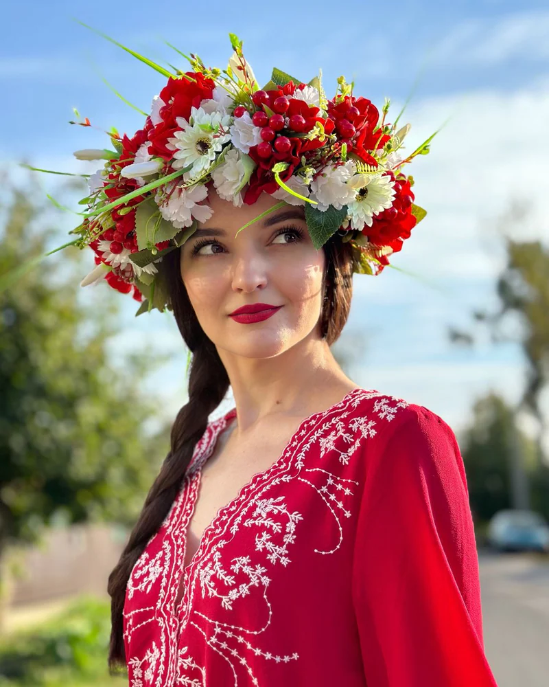 Крупный народный венок с цветами и ягодами — Жёлтый