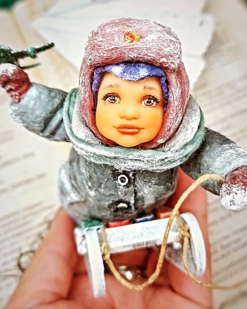 Ватная игрушка "Ванечка с самолётиком на санках"