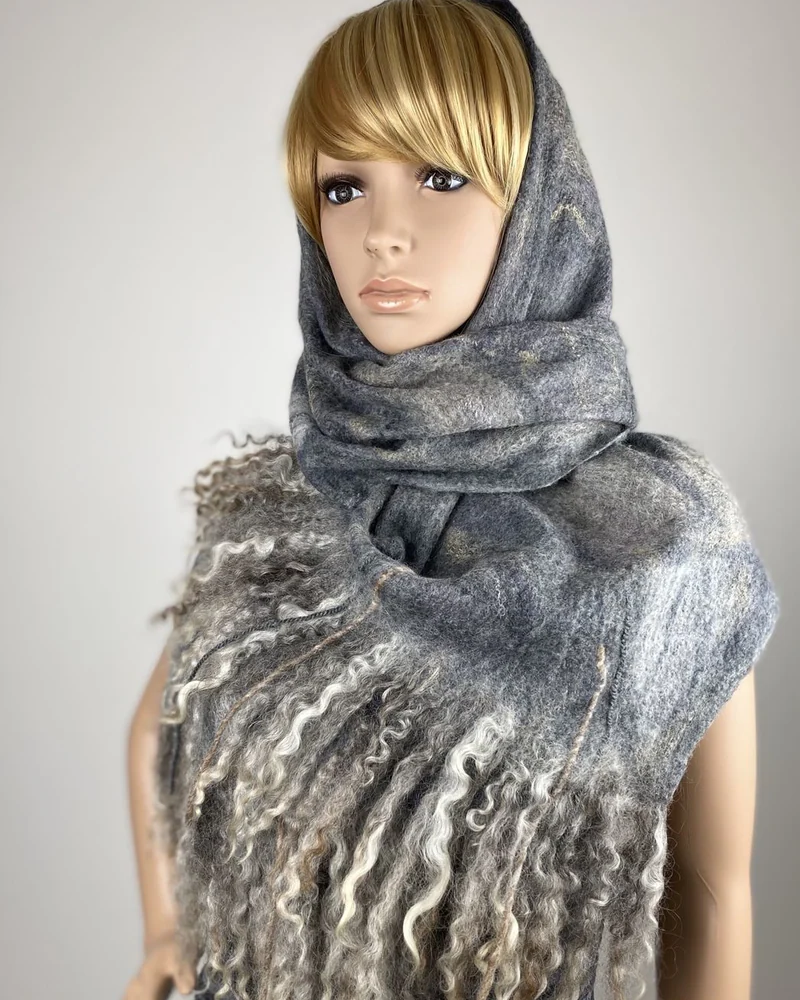 Валяный шарф-палантин "Серая дымка"