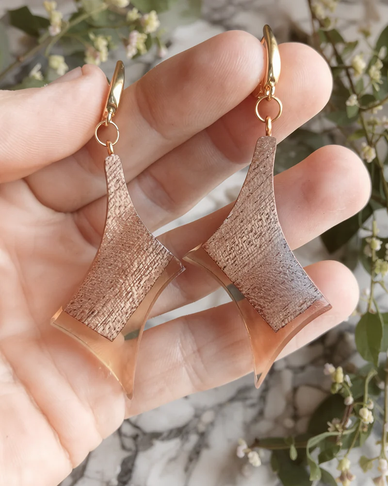 Серьги из Сапеле и эпоксидной смолы