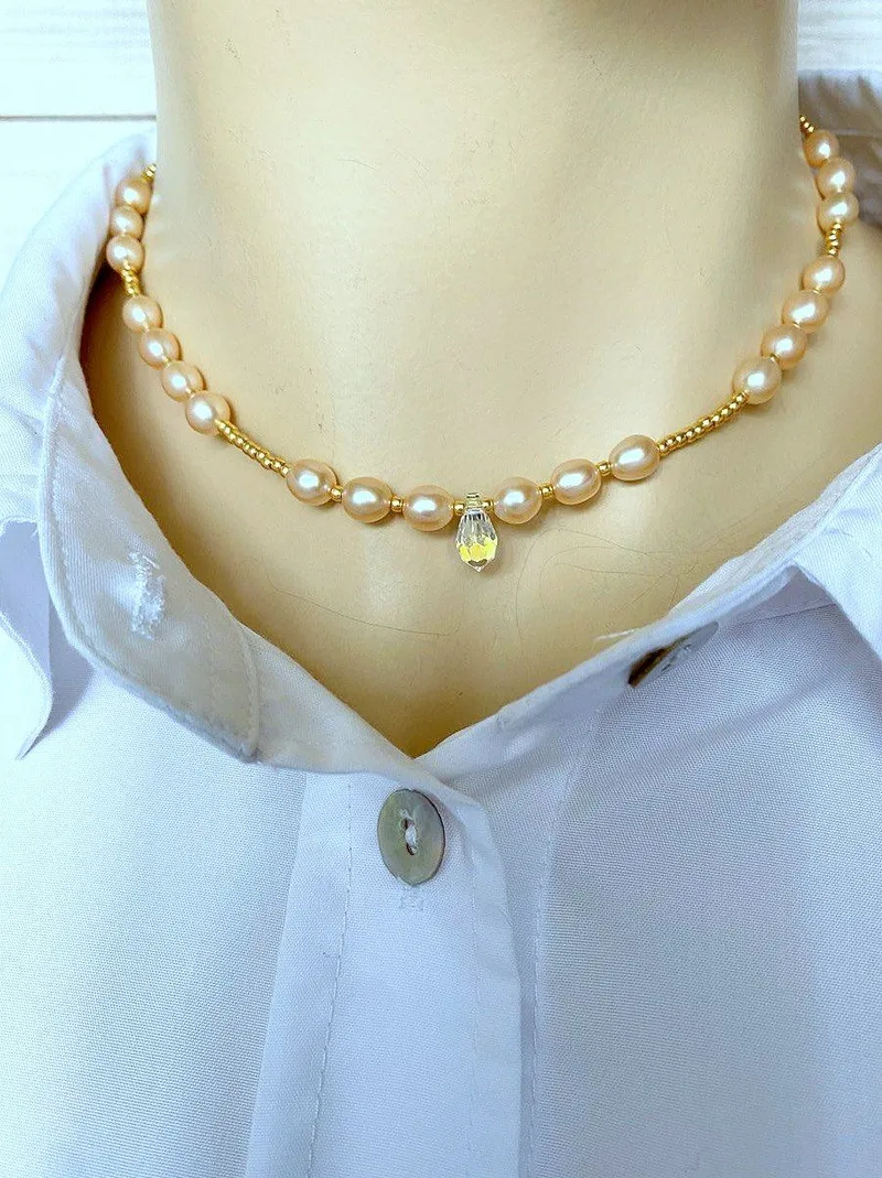 Жемчужное колье — персиковое с золотистой каплей Swarovski