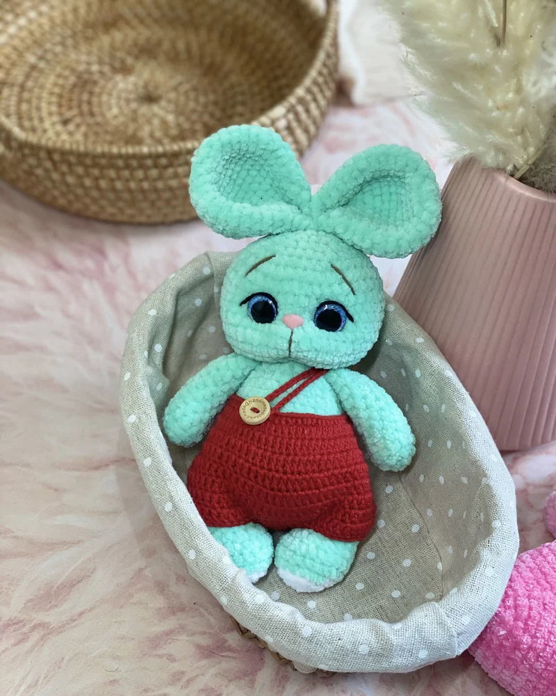 Вязаная зайка амигуруми