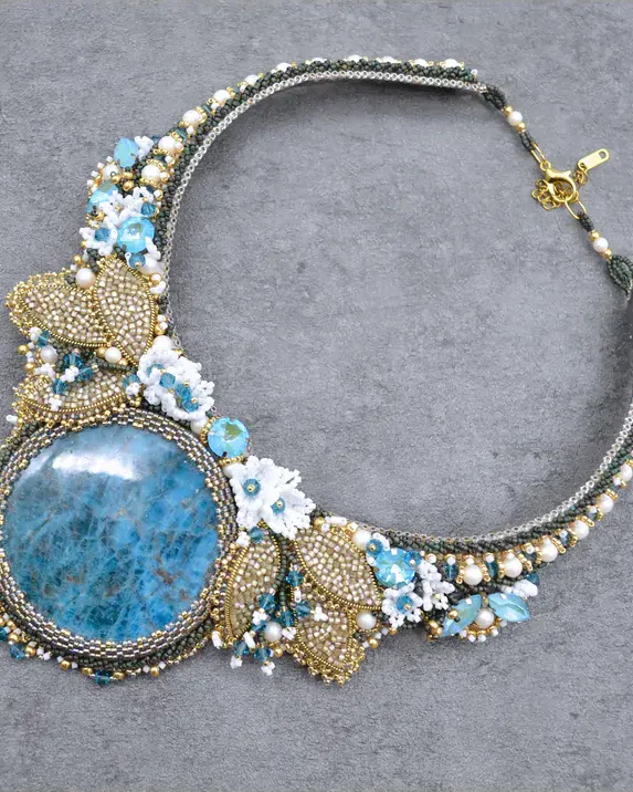 Авторское колье с бразильским апатитом и Swarovski