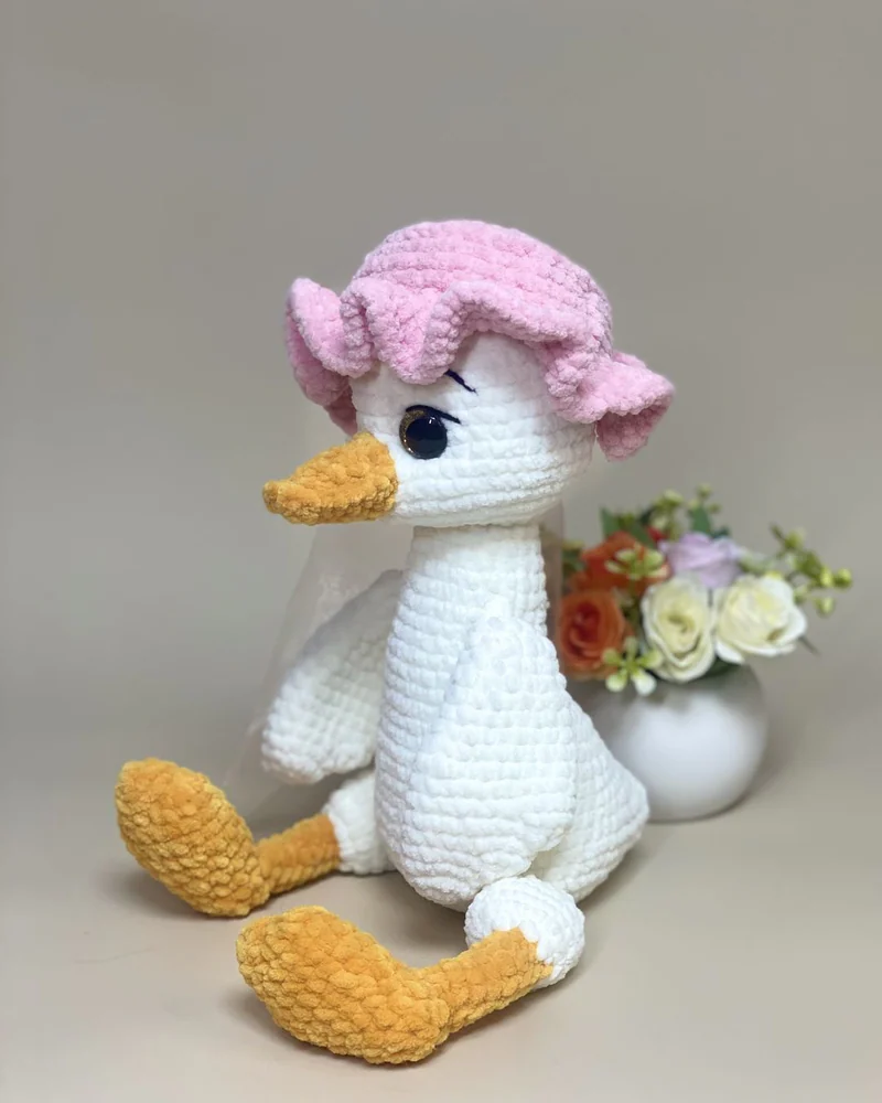 Вязаный белый гусь амигуруми