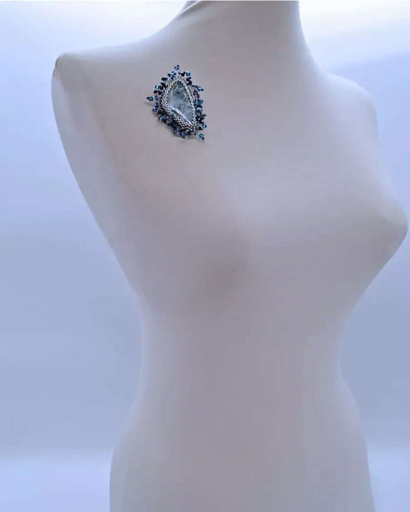 Авторский брошь с офитом и Swarovski