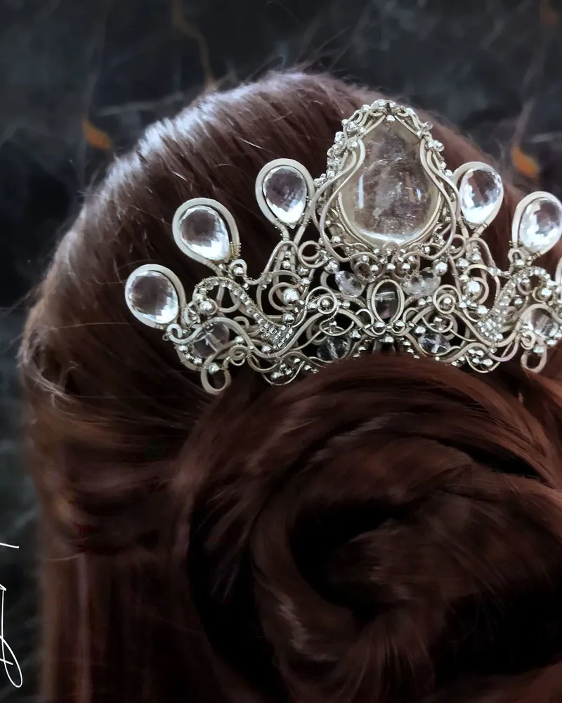 Гребень с камнем корона свадебный под серебро "White Queen" — серебристый