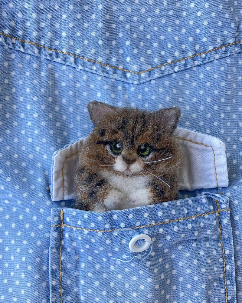 Валяная брошь Котик