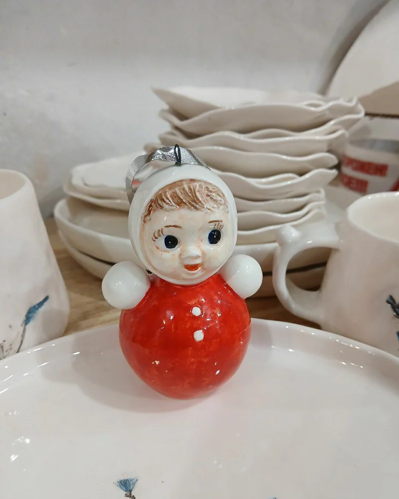 Красная ёлочная неваляшка